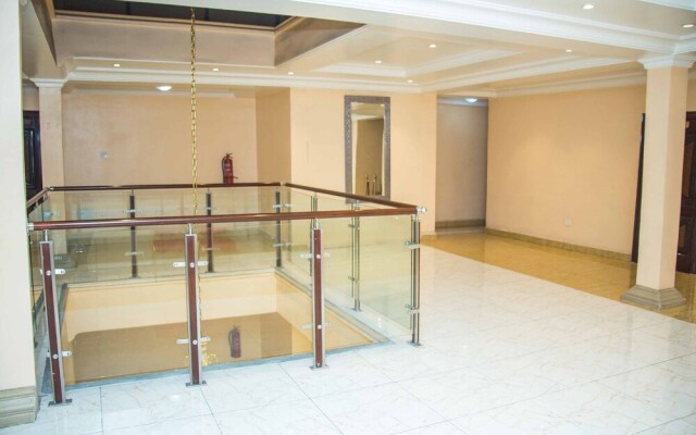 Royal Crest Hotel & Suites