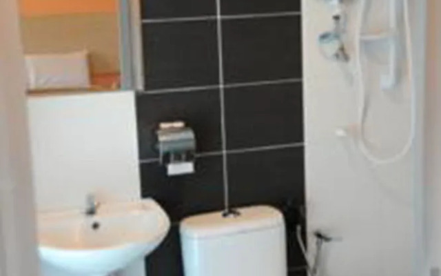 Oyo 1158 906 Airport