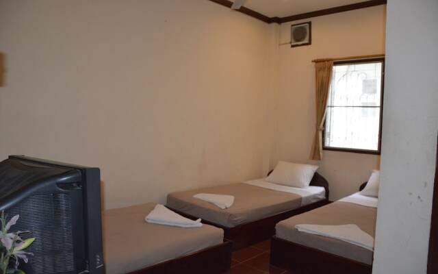 Mao Phasok Riverside Guesthouse