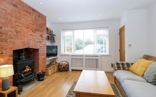 17 Sands Close