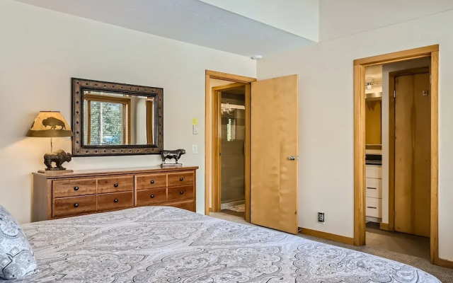 2084 The Pines 3 Bedroom Condo by RedAwning