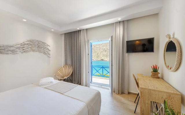 Dolphin Bay Seaside Resort & Suites