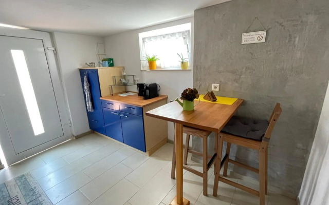 Gemütliche möblierte Souterrain Wohnung