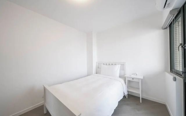 Tyms Elegant 4BR 2BA Apt Xujiahui Malls