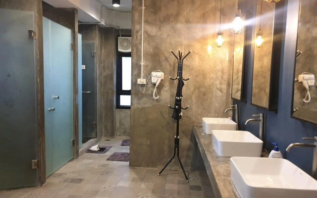 Silom SPACE Hostel
