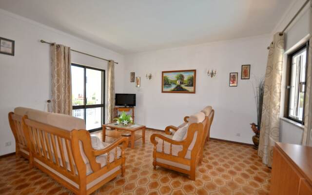 Spacious 4 Bedroom Villa Located in its own Grounds, With Private Pool and Bbq