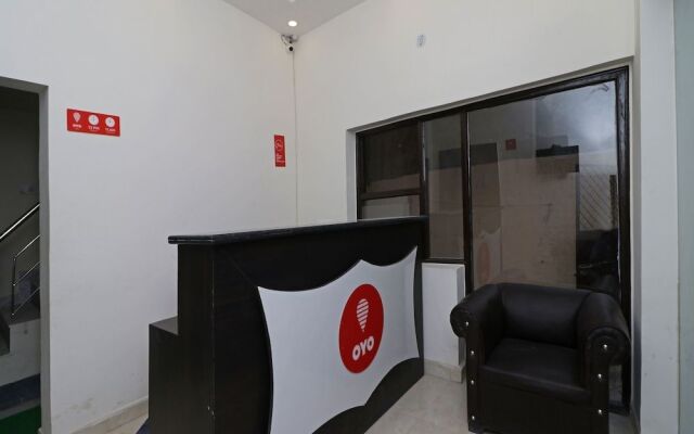 OYO 12738 Hotel Diamond
