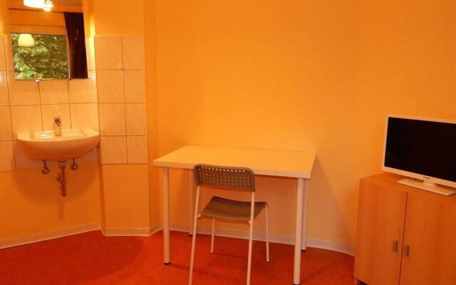 Home at Friends' - City - Zu Hause bei Freunden