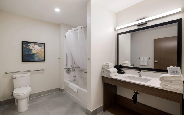 Everhome Suites Corona