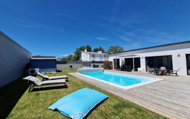 Beautiful House With Heated Pool, Ploemeur