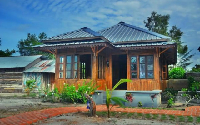 Rock and Wreck Dive Resort