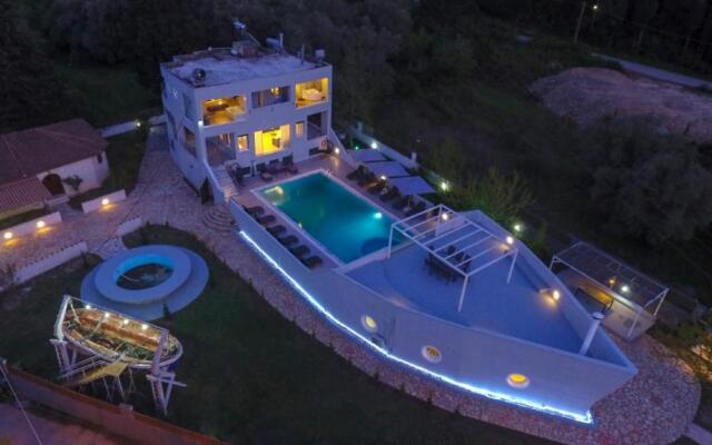 UNIQUE Villa Boat House