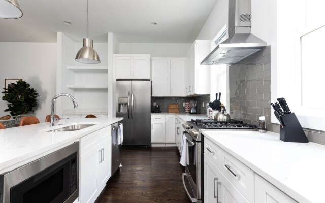 Domio Sylvan Park Stunning 8BR 2 Houses