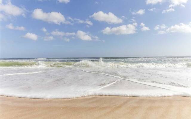 Splashing Dolphins - Three Bedroom Home