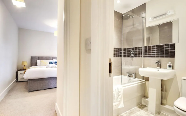 Sapphire Serviced Apartment