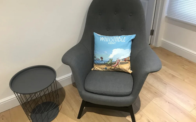 One Bedroom Flat in Whitstable With Free Parking