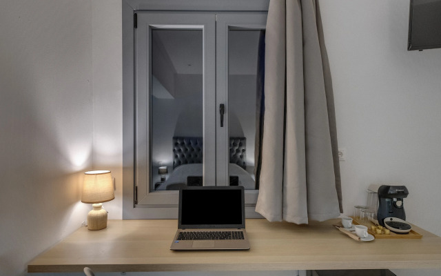Chrysonisos Suites