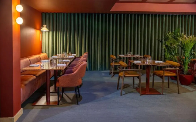 Cenica Porto Hotel, Curio Collection by Hilton