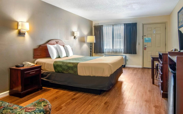 Econo Lodge Inn & Suites near Chickamauga Battlefield