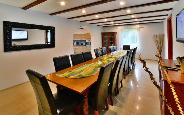 Holiday villa 470 sqm, garden 5000 sqm, Swiecianowo