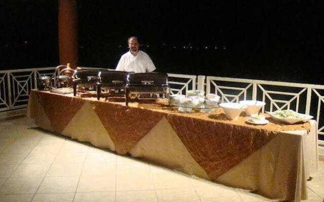 Sea Breeze Hotel