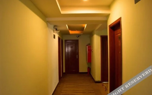 Shengjia Theme Hotel (Guangzhou Dashi Metro Station)