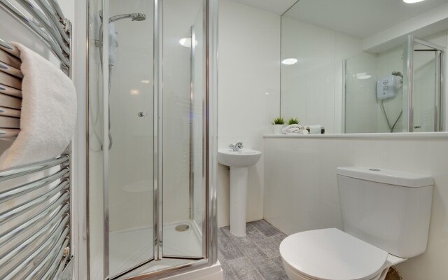 Charltons Bonds Apartments - By Week2Week