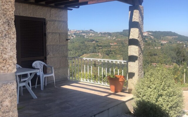 Charming 3-bed House in Travanca