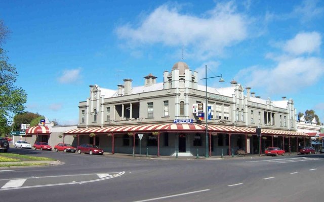 Madden's Commercial Hotel