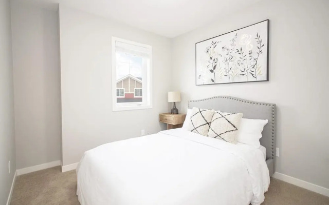 4bed 2bath Townhouse With Laundry Parking Wi-fi