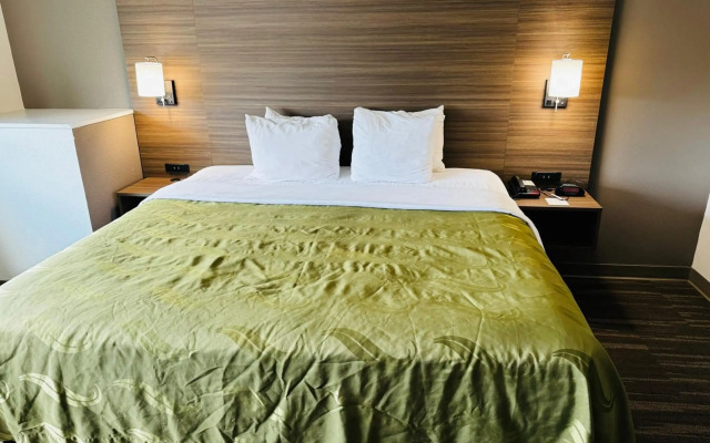 Quality Inn near SeaWorld - Lackland
