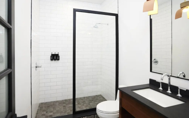 Woodstock Way Hotel