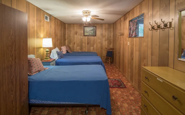 Mac's Place