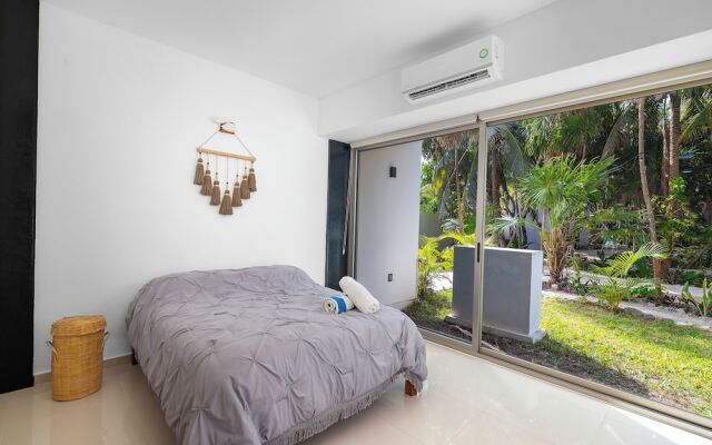 Angelina 28 Beachfront and Family Apartments - Modern and Relaxing Long Stays (20 min from Cancun Airport)