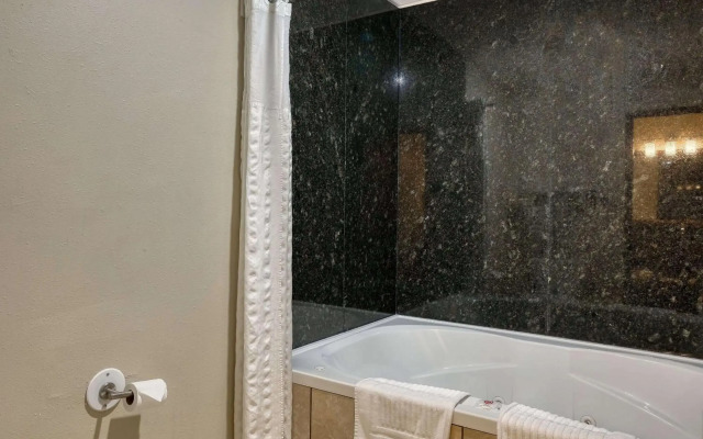 Comfort Suites Appleton Airport