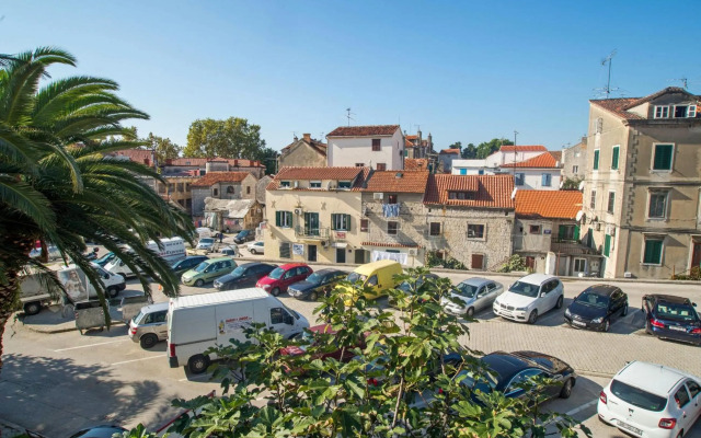 Split Center Room Helena