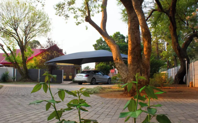 Madison House & Cottages