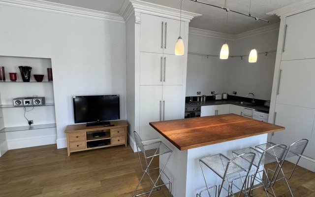 Central 1-bed Apartment in Inverness, Sleeps 4