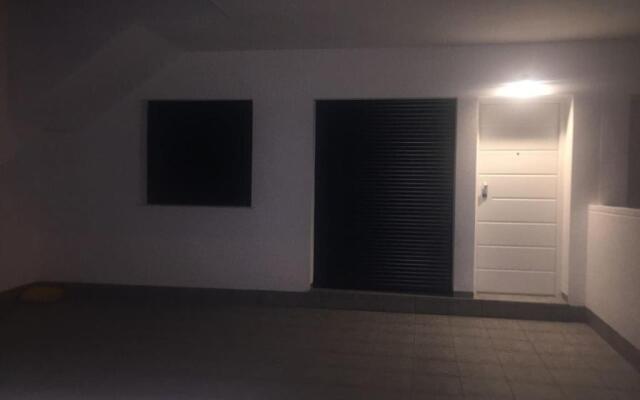 New Modern Immaculate 2 Bed 6 guestApartment Bobby