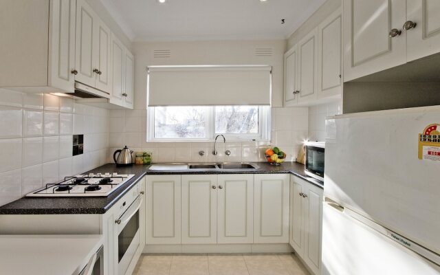 Elwood Seaside 2 Bed Retreat
