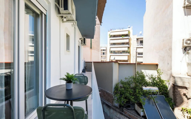 Nostalgia 1-Bedroom Apartment in Athens