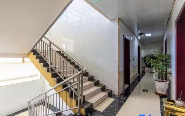 Yuzhong Senshu Business Hotel