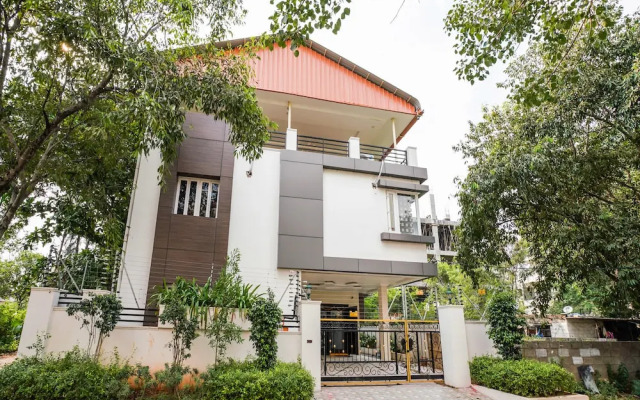 Oyo 22445 Lakshmi Residency