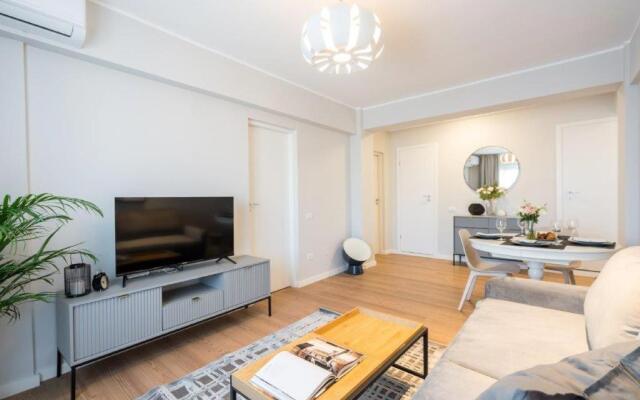 Pop Art Flat - Bright 2BR near the Old Town