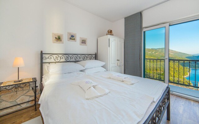 Stunning Home in Kremena With Wifi and 3 Bedrooms