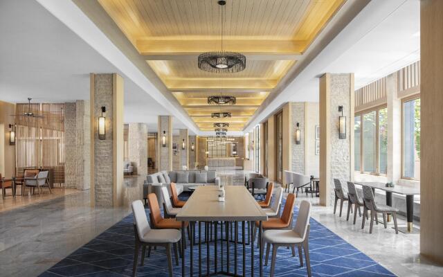 Sheraton Maoming Romantic Beach Resort