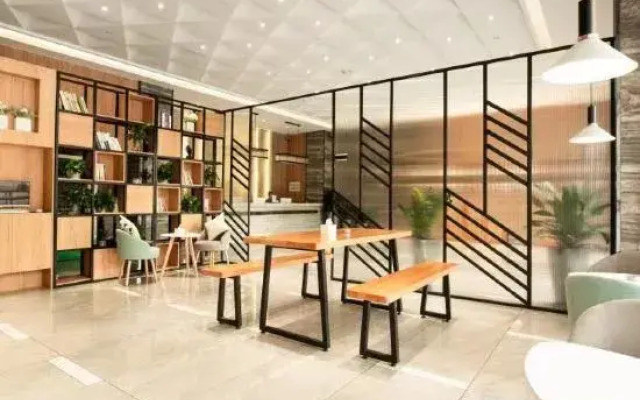 Xian Hotel (Hezhou Municipal Plaza Store)