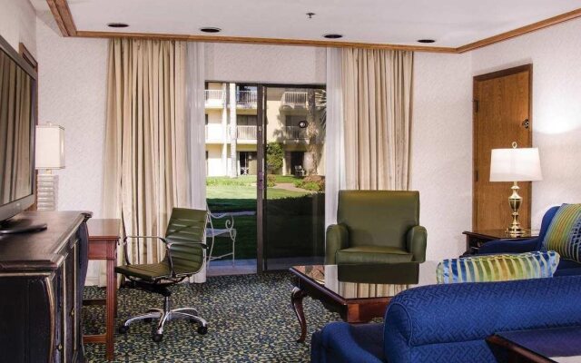 DoubleTree by Hilton Hotel Bakersfield