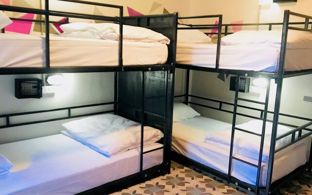 Bodega Phuket Party Hostel - Adults Only