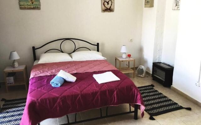 Cozy Appartment In The Center Of Corfu, Near Old Town 1,5 Km Host 4 People